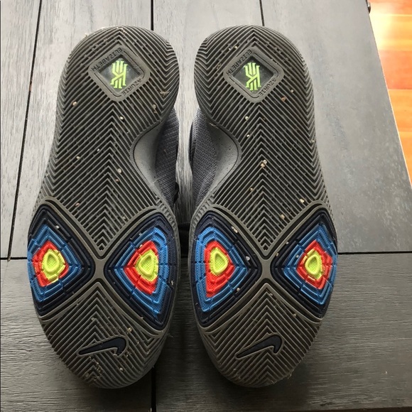 NIKE youth basketball sneakers; 6.5 - Picture 4 of 4